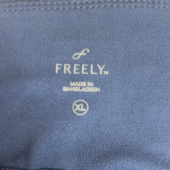 Freely High-Waisted Leggings – Women’s XL – Near Perfect Condition! - Picture 7 of 7